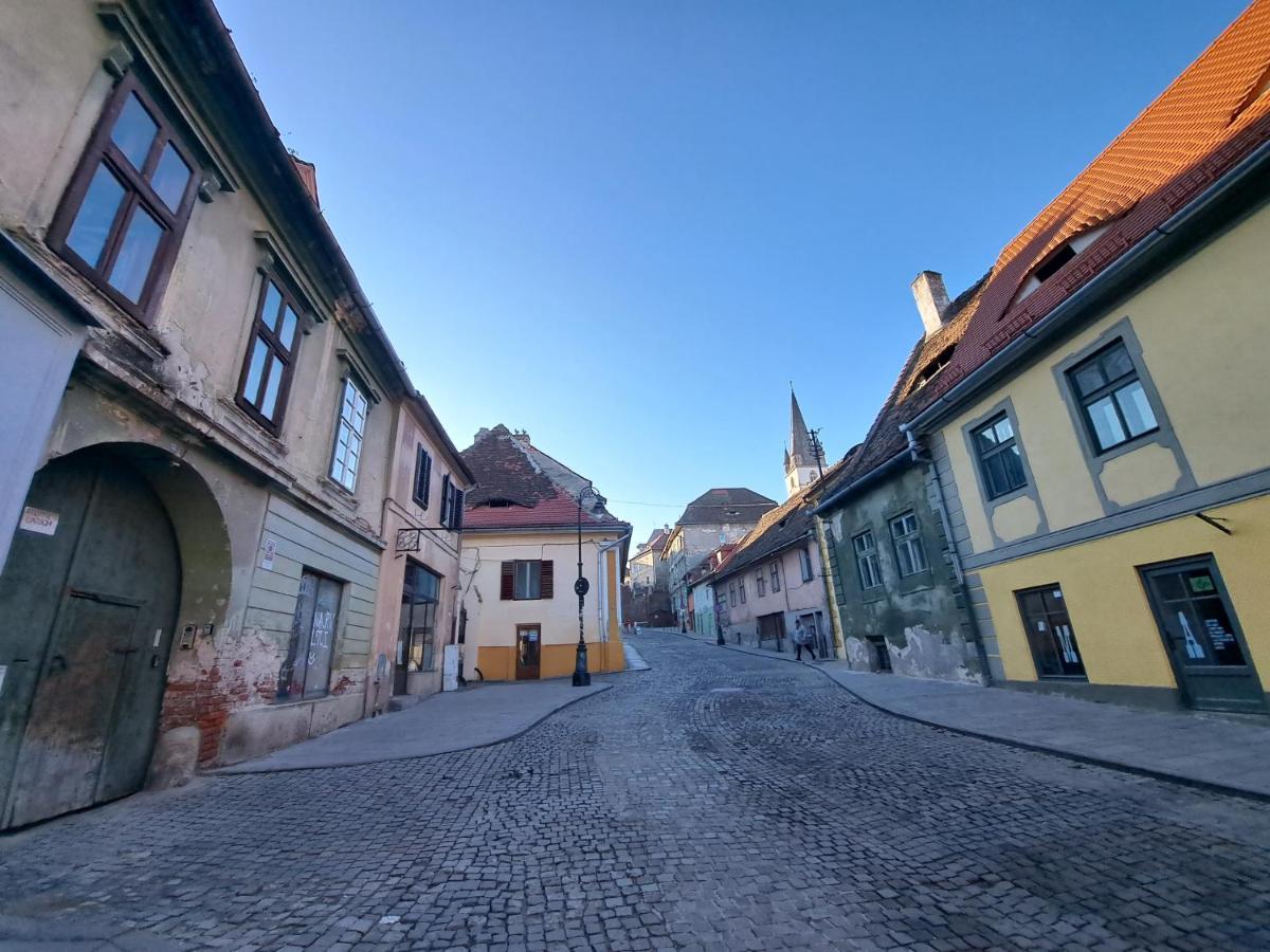 Cozy Apartment In The Heart Of Hermannstadt Exterior foto